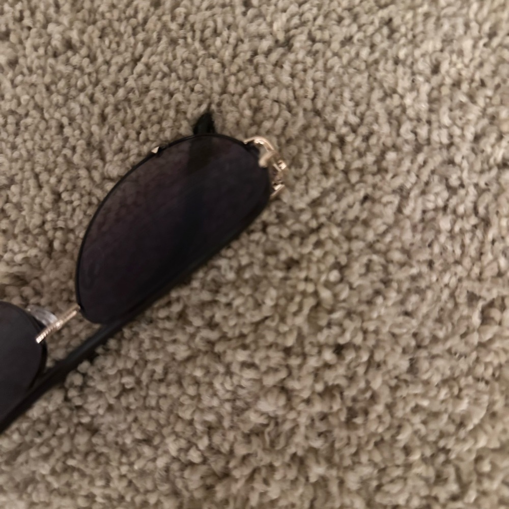 Quay Australia Sunglasses "High-Key Twist" black/smoke - Picture 4 of 5